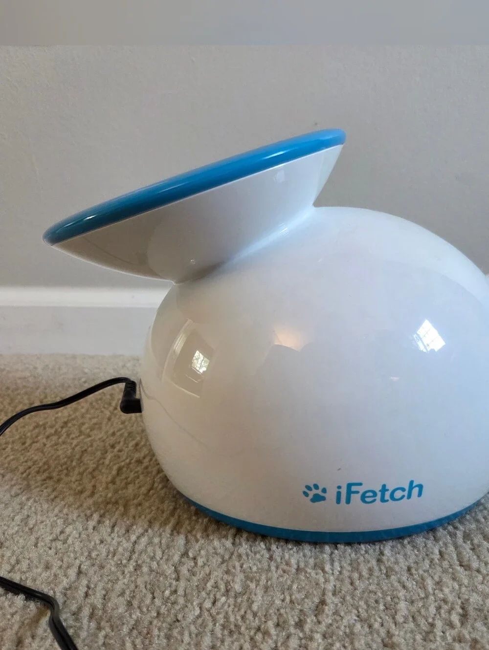 iFetch Automatic Ball Launcher in White & Blue